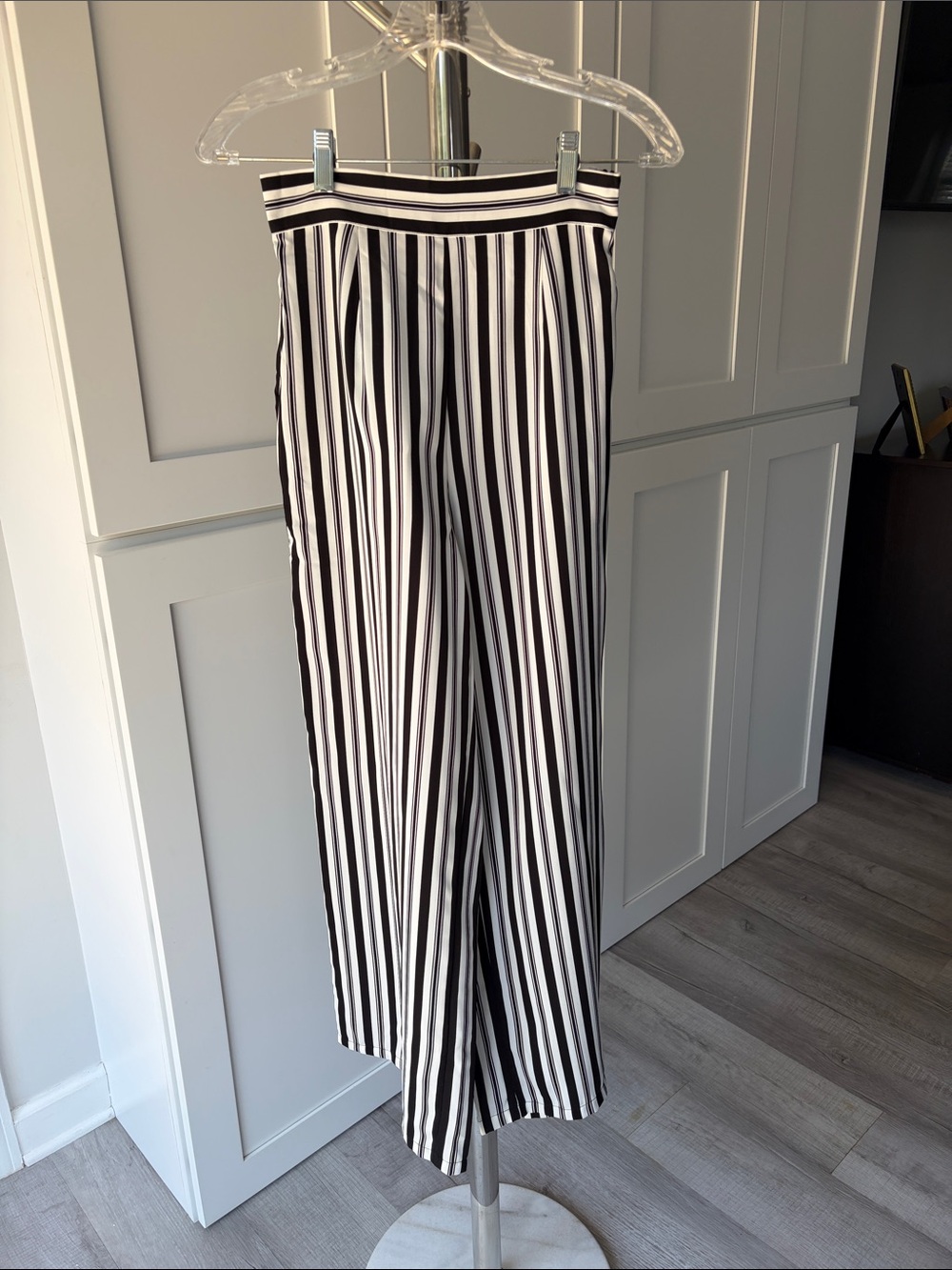 Cupshe Black & White Vertical Stripe High-rise Wide-Leg Pants, Size XS.